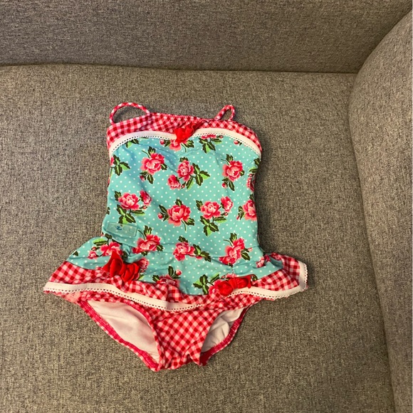 2/$20 6 month girls bundle - Picture 2 of 5